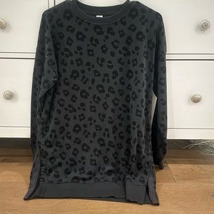 old navy black cheetah print sweatshirt,,